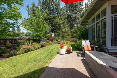 2100 NW Newport Hills Drive, Bend, OR 97703 - Photo 34