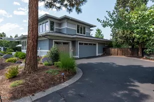 2100 NW Newport Hills Dr, Bend, OR 97703 - Photo 38