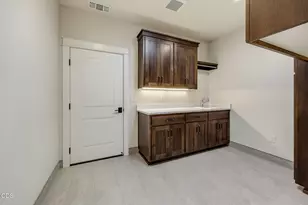 491 Autumn Hls Dr, Medford, OR 97504 - Photo 38