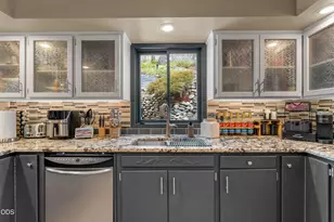 1628 NE Terrace Dr, Grants Pass, OR 97526 - Photo 8