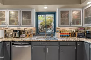 1628 NE Terrace Dr, Grants Pass, OR 97526 - Photo 8