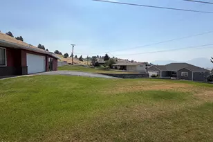 7825 Donegal Ave, Klamath Falls, OR 97603 - Photo 4