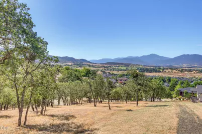 3655 Aerial Heights Drive, Medford, OR 97504 - Photo 8