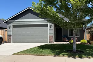 2955 NW Hemlock Ln, Redmond, OR 97756 - Photo 2