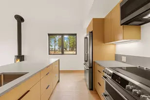 431 N Pine Grove St, Sisters, OR 97759 - Photo 4