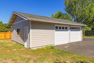 1948 Madison St, Klamath Falls, OR 97603 - Photo 36