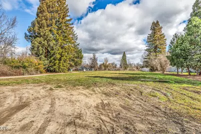 Cascade Drive, Central Point, OR 97502 - Photo 2