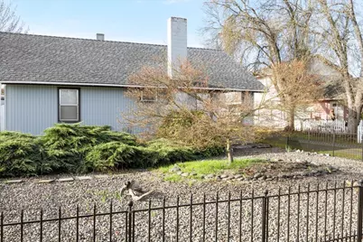1711 Prune Street, Medford, OR 97501 - Photo 2