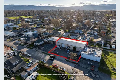 729 Welch Street, Medford, OR 97501 - Photo 2