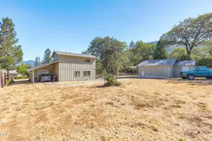 2829 Hamilton Ln, Grants Pass, OR 97527 - Photo 8