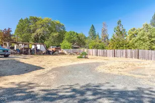 2829 Hamilton Ln, Grants Pass, OR 97527 - Photo 10