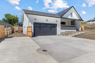 3371 Bryson Way, Medford, OR 97504 - Photo 4