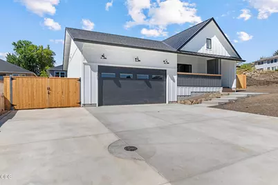 3371 Bryson Way, Medford, OR 97504 - Photo 4