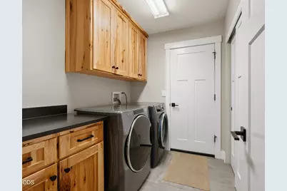 1950 NW Nickernut Court, Redmond, OR 97756 - Photo 18