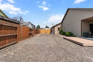 1950 NW Nickernut Ct, Redmond, OR 97756 - Photo 20