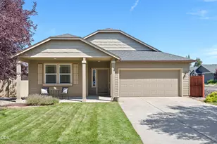 3301 NW Cedar Ave, Redmond, OR 97756 - Photo 1