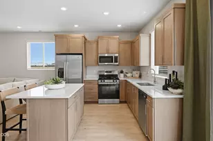2733 NW 26th Loop N, Redmond, OR 97756 - Photo 6