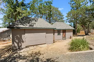 225 Andesite Dr, Jacksonville, OR 97530 - Photo 38