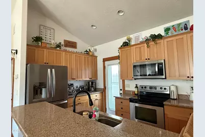 749 NW 8th Street, Redmond, OR 97756 - Photo 14