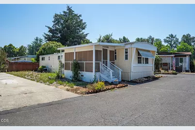327 Sandlewood Drive, Grants Pass, OR 97526 - Photo 2