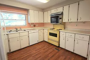 2200 NE Hwy 20, Bend, OR 97701 - Photo 14