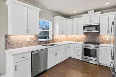 2755 SW Greens Boulevard #APT 17, Redmond, OR 97756 - Photo 16