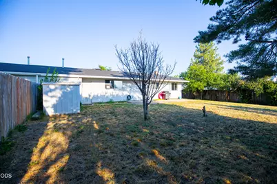 10336 Wright Avenue, Klamath Falls, OR 97603 - Photo 18