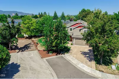 1073 Cathedral Way, Central Point, OR 97502 - Photo 42