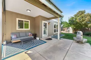 1073 Cathedral Way, Central Point, OR 97502 - Photo 38