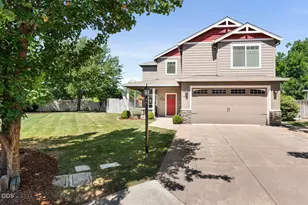 1073 Cathedral Way, Central Point, OR 97502 - Photo 1