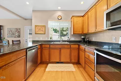 1073 Cathedral Way, Central Point, OR 97502 - Photo 12