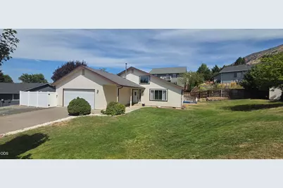 445 Havencrest Court, Klamath Falls, OR 97603 - Photo 2