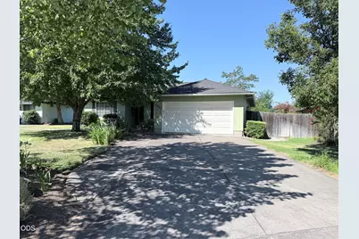 3031 Cheltenham Way, Medford, OR 97504 - Photo 2