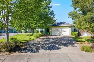 3031 Cheltenham Wy, Medford, OR 97504 - Photo 1