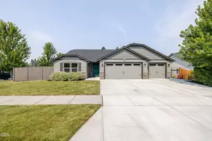 20380 SE Lois Way, Bend, OR 97702 - Photo 2