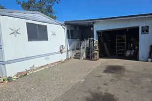 380 W Gregory Rd, Central Point, OR 97502 - Photo 4