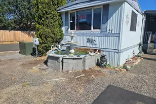 380 W Gregory Rd, Central Point, OR 97502 - Photo 1