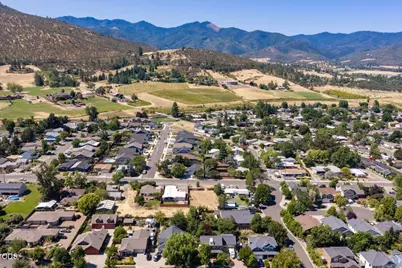 1019 Talent Avenue, Talent, OR 97540 - Photo 8