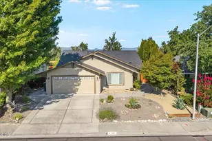 155 Country Hill Dr, Phoenix, OR 97535 - Photo 1