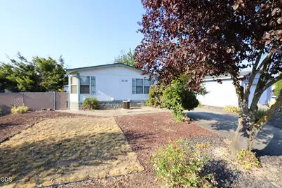 2118 SW Shane Way, Grants Pass, OR 97527 - Photo 2