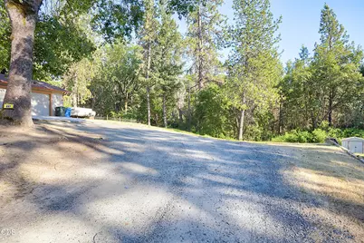 697 Jaynes Drive, Grants Pass, OR 97527 - Photo 30