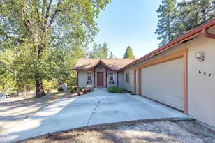 697 Jaynes Dr, Grants Pass, OR 97527 - Photo 4