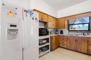 1083 Rossanley Dr, Medford, OR 97501 - Photo 16