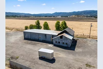 1083 Rossanley Drive, Medford, OR 97501 - Photo 44