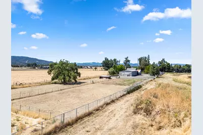 1083 Rossanley Drive, Medford, OR 97501 - Photo 34