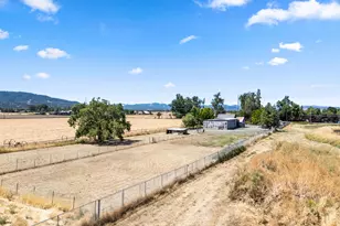 1083 Rossanley Dr, Medford, OR 97501 - Photo 34
