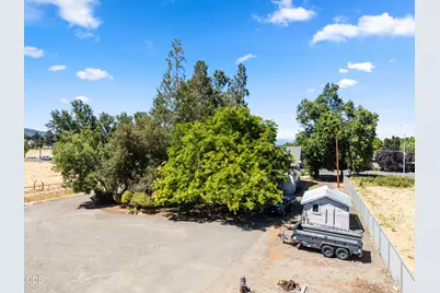 1083 Rossanley Drive, Medford, OR 97501 - Photo 32