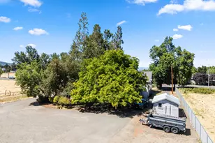 1083 Rossanley Dr, Medford, OR 97501 - Photo 32