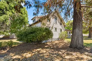 1083 Rossanley Dr, Medford, OR 97501 - Photo 6
