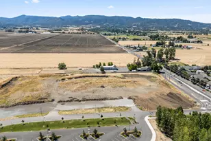 1083 Rossanley Dr, Medford, OR 97501 - Photo 42